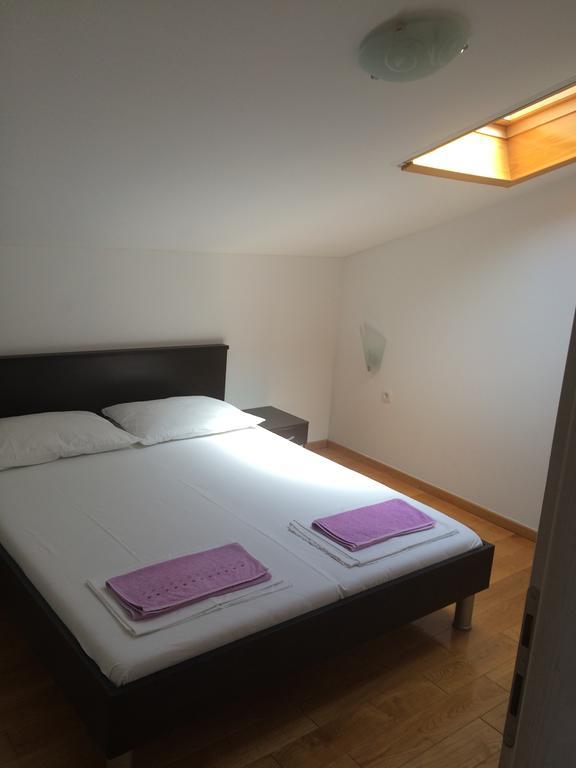 Apartment Susanj Karlobag Eksteriør bilde
